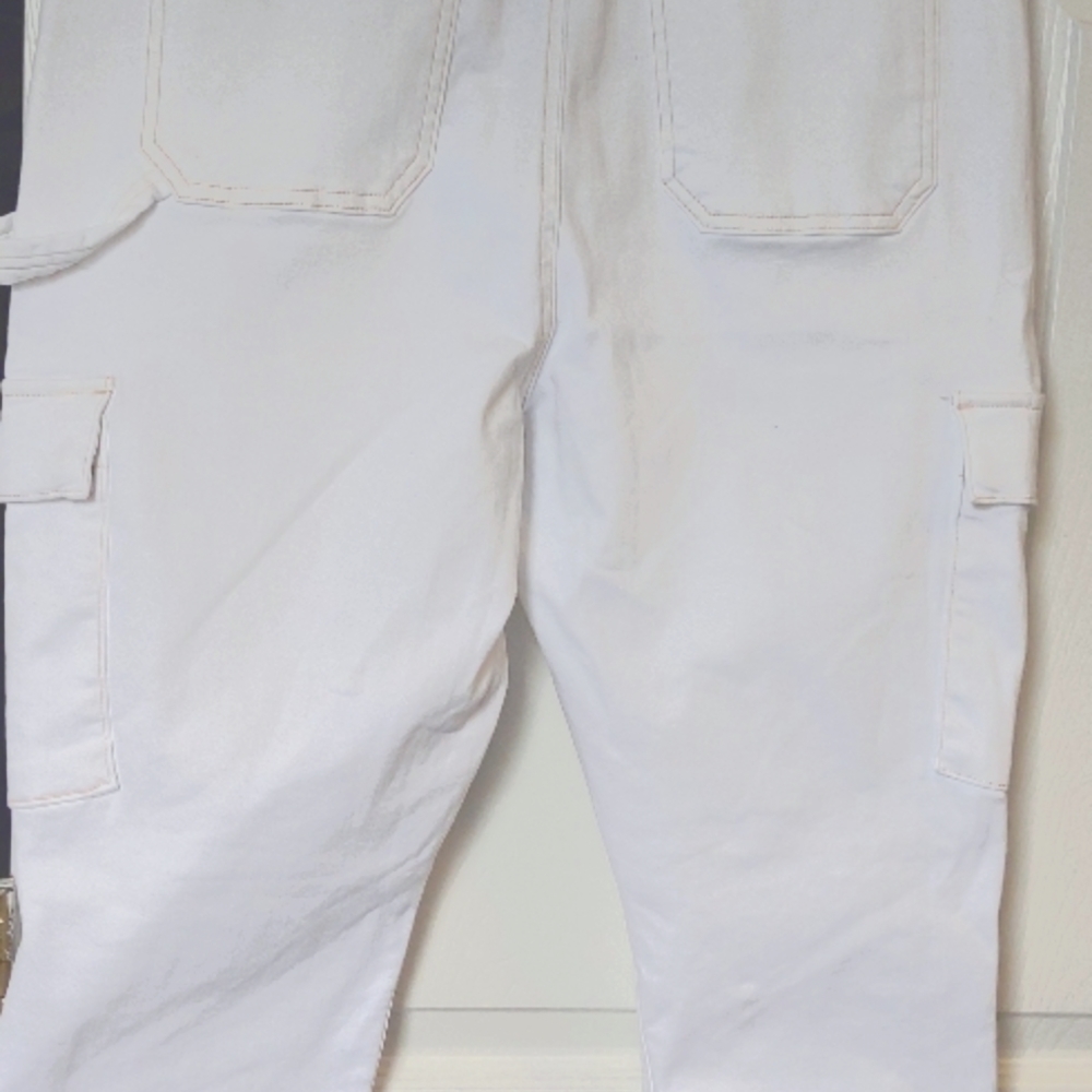 American Eagle White/gold cargo skinny jeans. 16